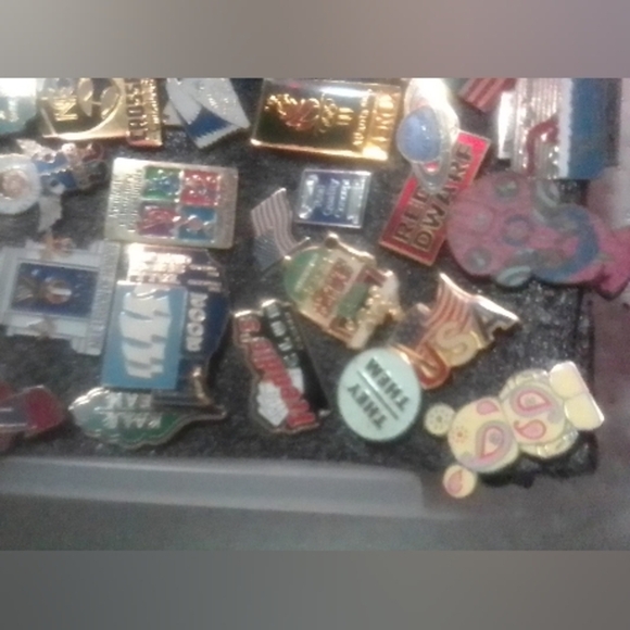 Lot of Lapel pins - Picture 6 of 7